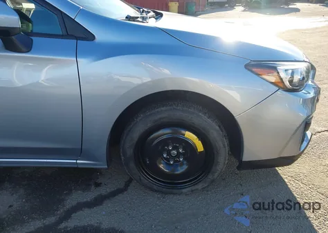 2017 Subaru Impreza 2.0I Premium z USA, uszkodzony, nr VIN 4S3GKAB66H3618448